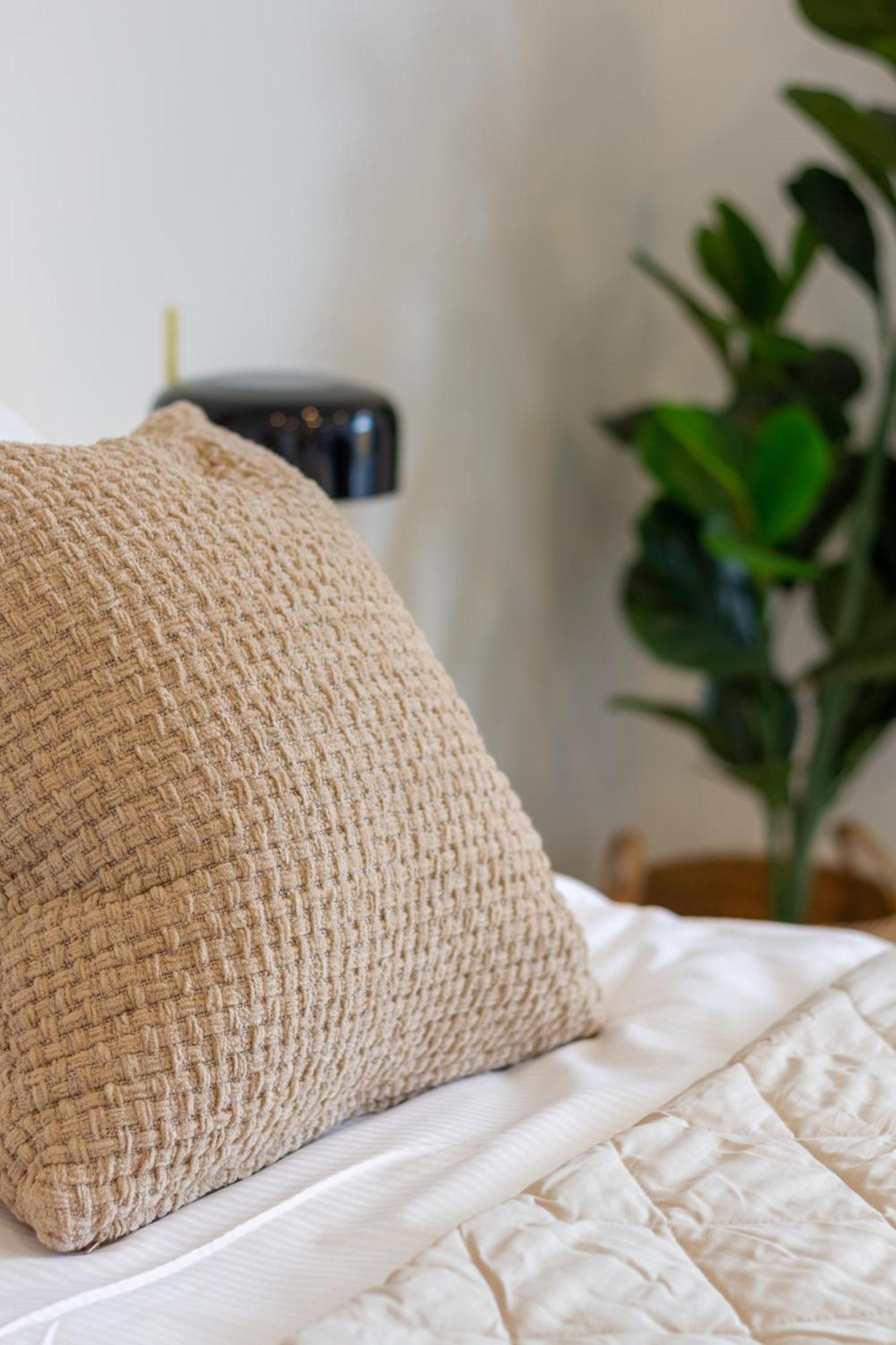 Single Level Studio, Cbd Escape: King Bed Christchurch Luaran gambar